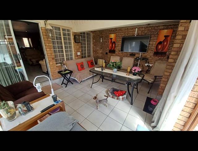 2 BEDROOM TOWNHOUSE FOR SALE IN ANNLIN